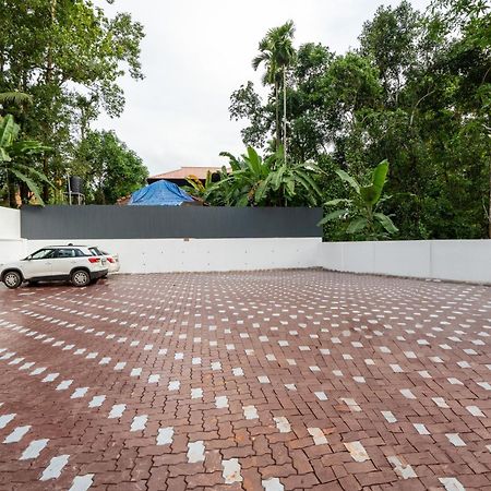 Cochin Airport Hotel Kochi Екстер'єр фото
