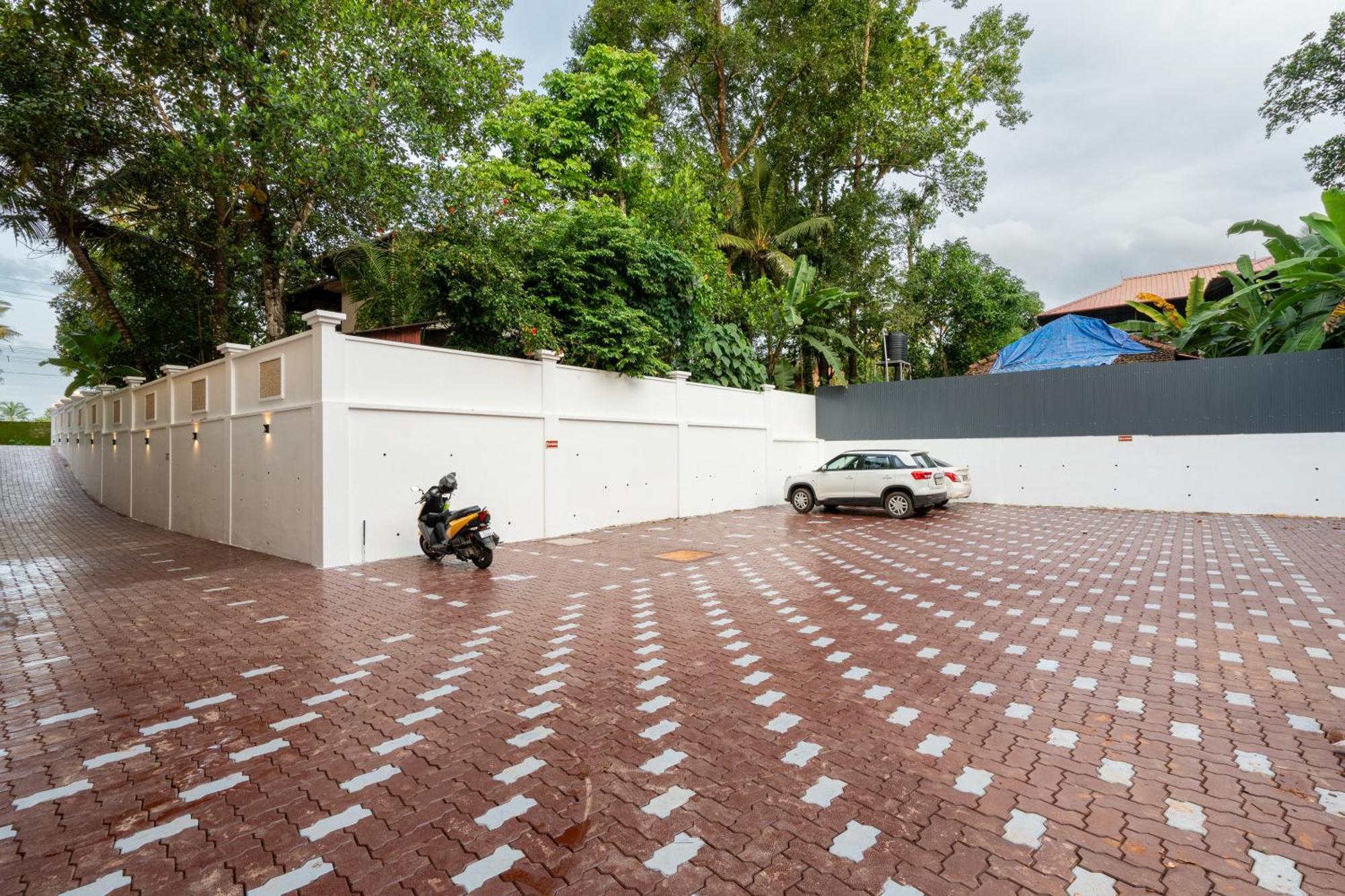 Cochin Airport Hotel Kochi Екстер'єр фото