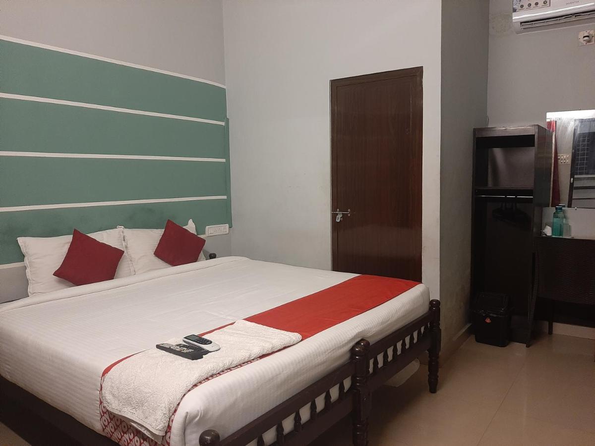 Cochin Airport Hotel Kochi Екстер'єр фото