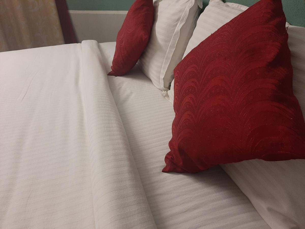 Cochin Airport Hotel Kochi Екстер'єр фото